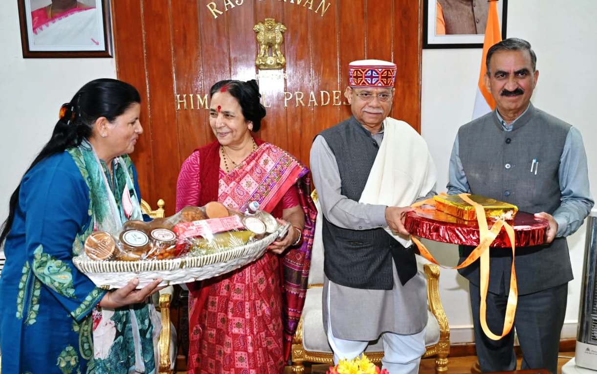 मुख्यमंत्री ने राज्यपाल को दीपावली की शुभकामनाएं दीं