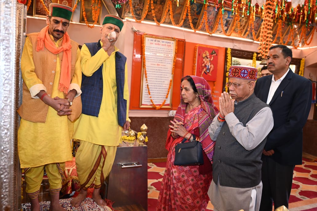 राज्यपाल ने जाखू मंदिर में..