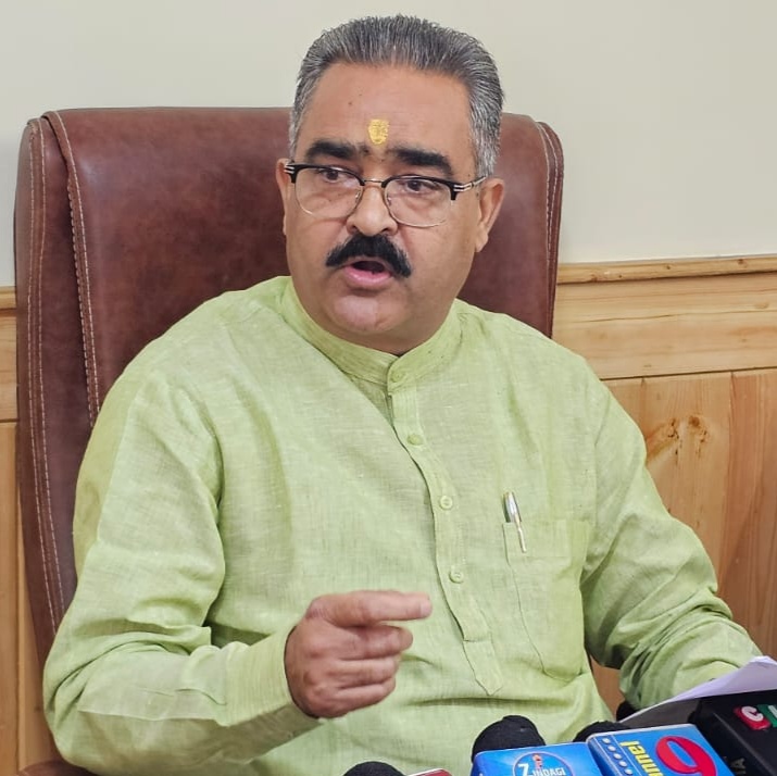 बिक्रम ठाकुर का आरोप, कर्मचारियों की नौकरी पर अब मुख्यमंत्री की नजर