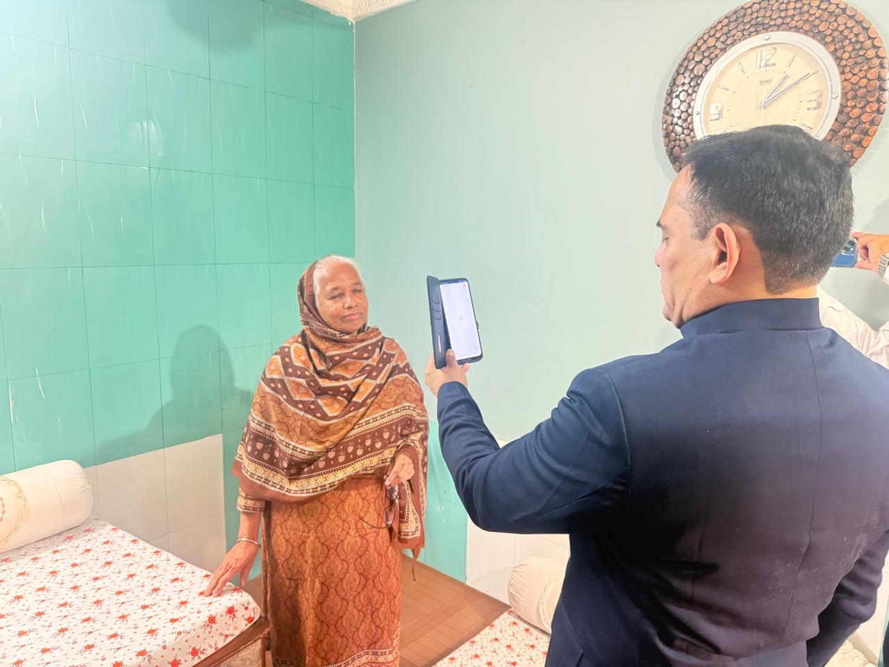 ऊना में डिजिटल जीवन प्रमाण पत्र बनाने को लेकर आयोजित शिविर में बड़ी संख्या में पेंशन भोगियों ने लिया भाग