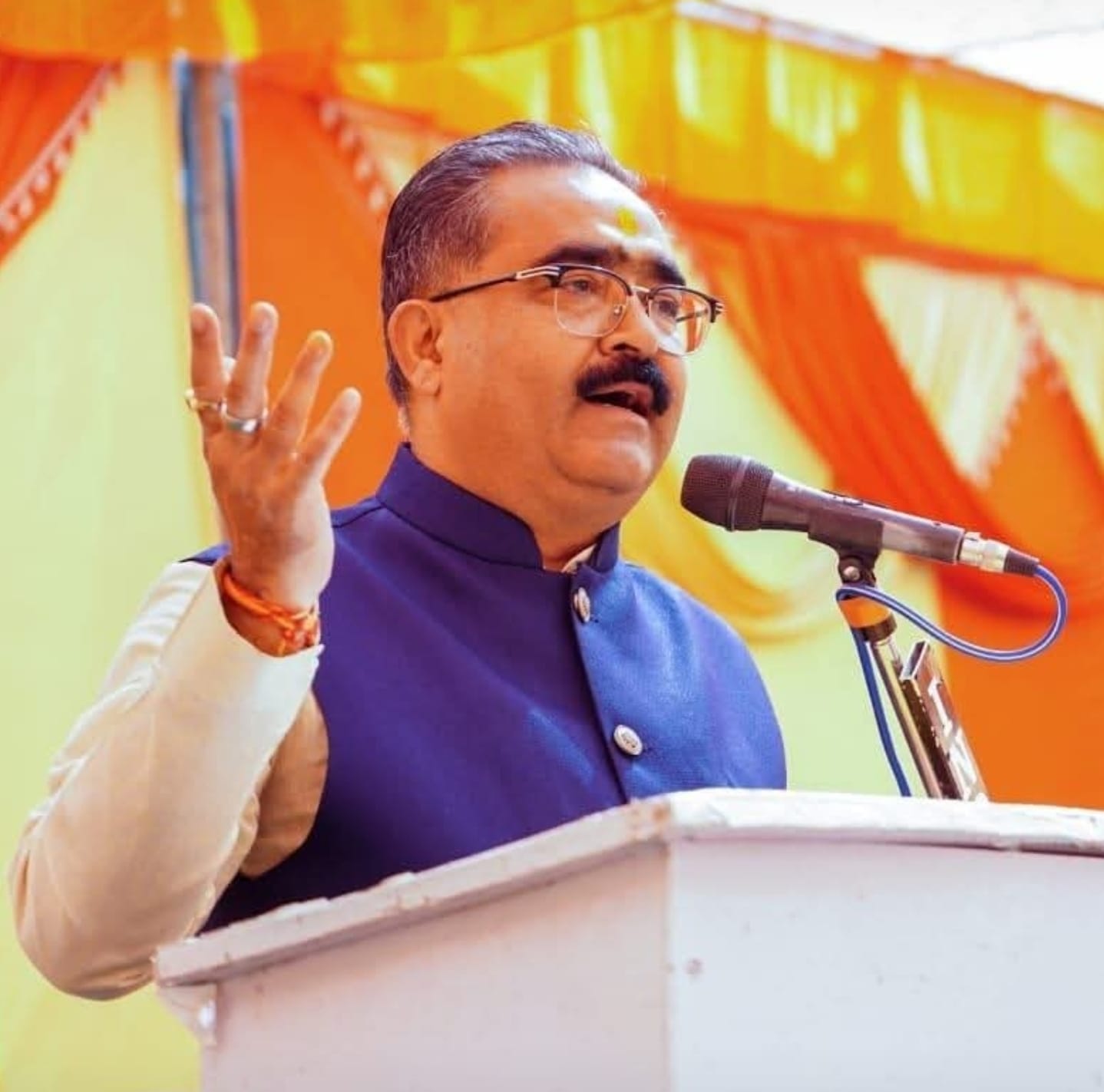 जो सड़क पर सेवा कर रहे हैं, वे तनख्वाह के लिए सड़कों पर उतरने को मजबूर — बिक्रम ठाकुर