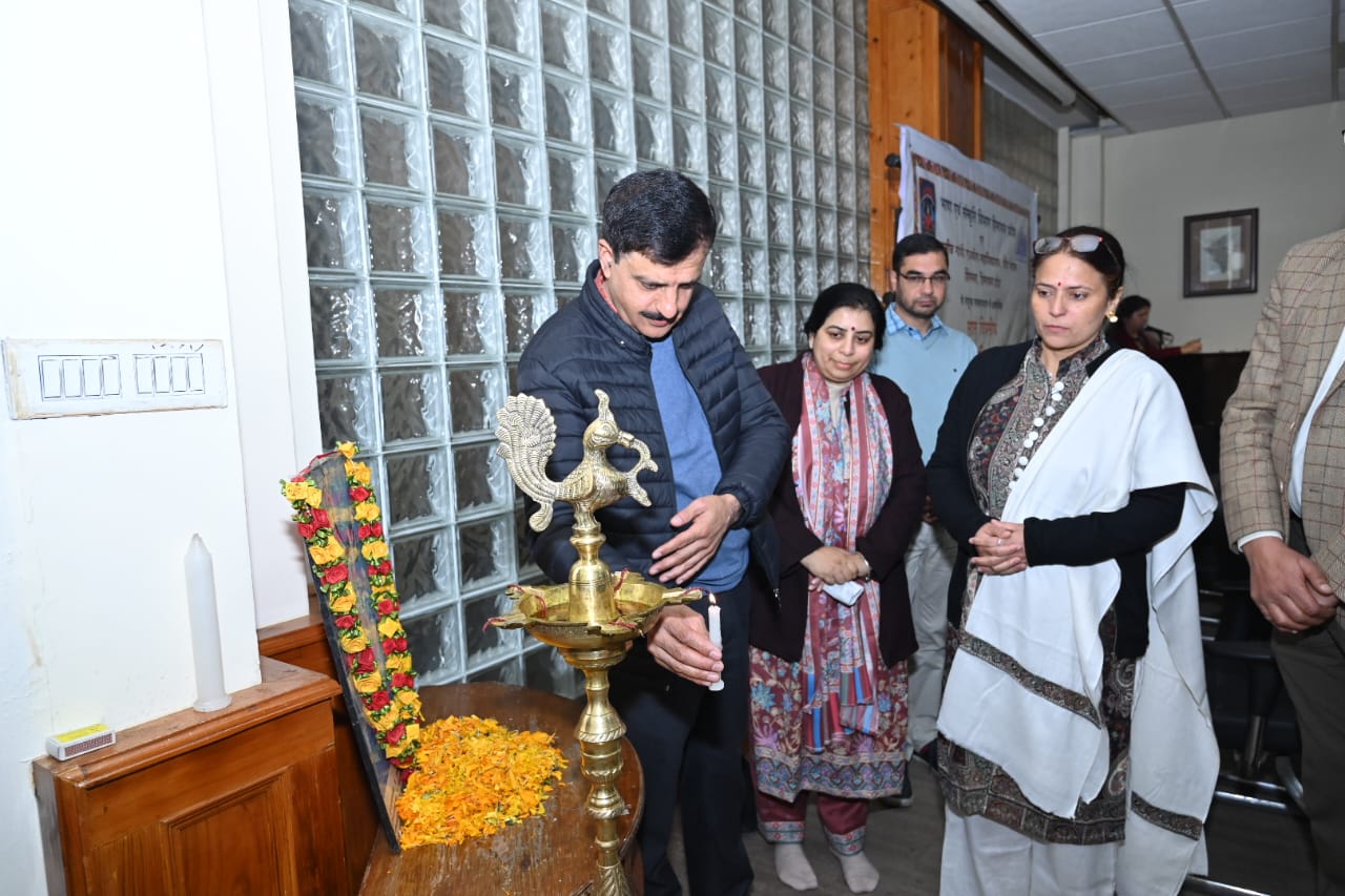 विभिन्न भाषाओं के विकास तथा प्रोत्साहन के लिए निरंतर प्रयासरत