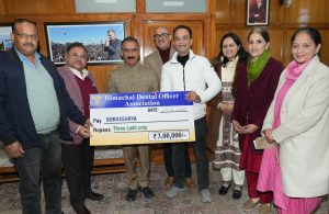 सुख आश्रय कोष और मुख्यमंत्री राहत कोष में अंशदान