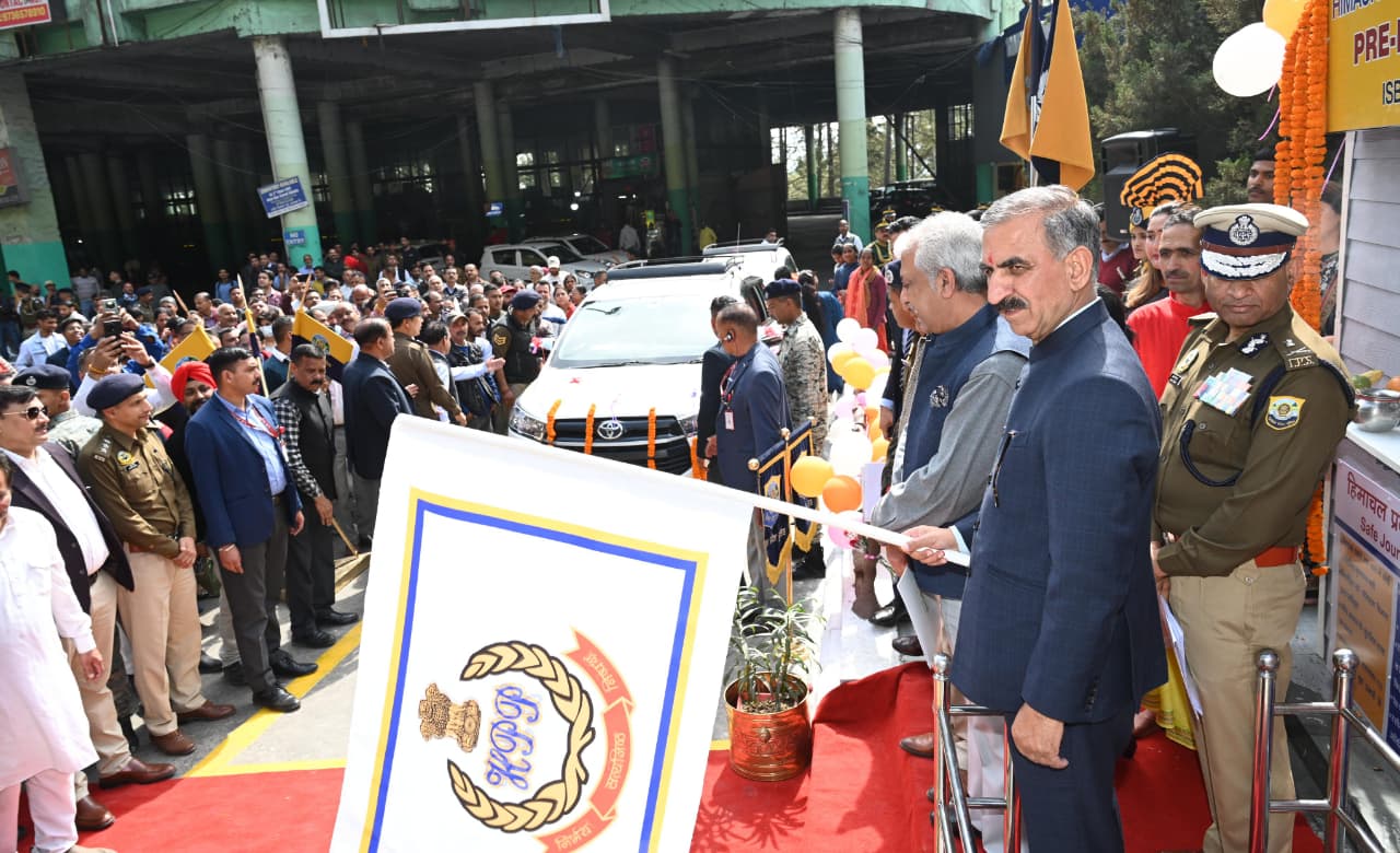 मुख्यमंत्री ने आईएसबीटी टूटीकंडी से प्री-पेड टैक्सी सेवा का किया शुभारंभ